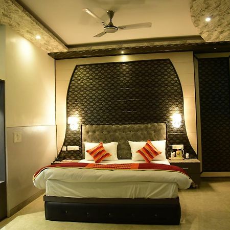 The Park Presidency Hotel Bareli Exterior foto