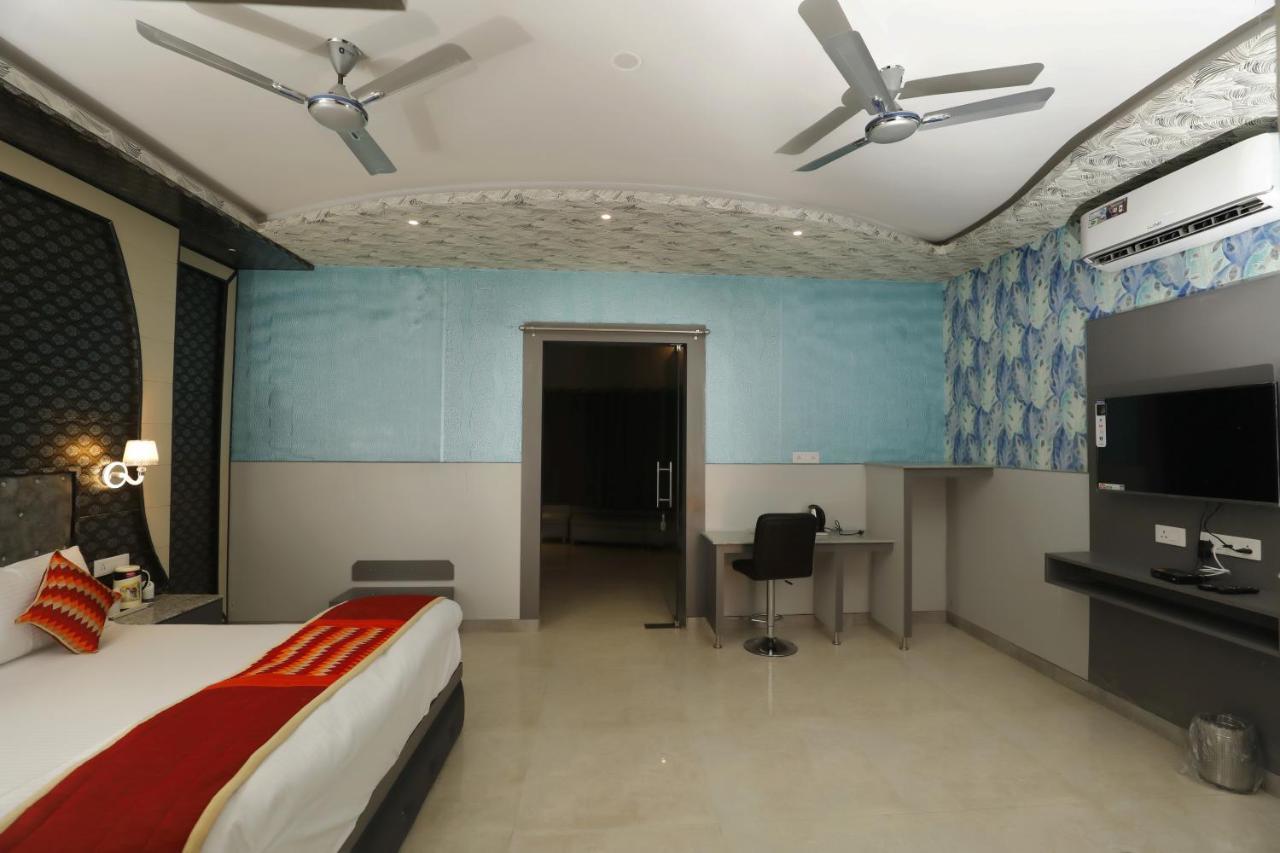 The Park Presidency Hotel Bareli Exterior foto