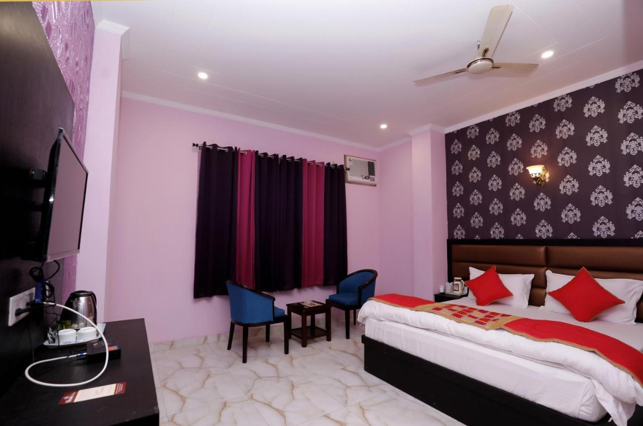 The Park Presidency Hotel Bareli Exterior foto