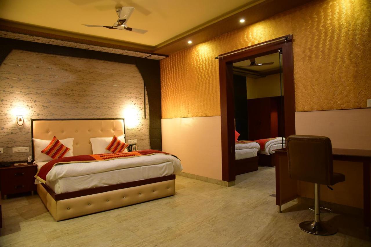 The Park Presidency Hotel Bareli Exterior foto
