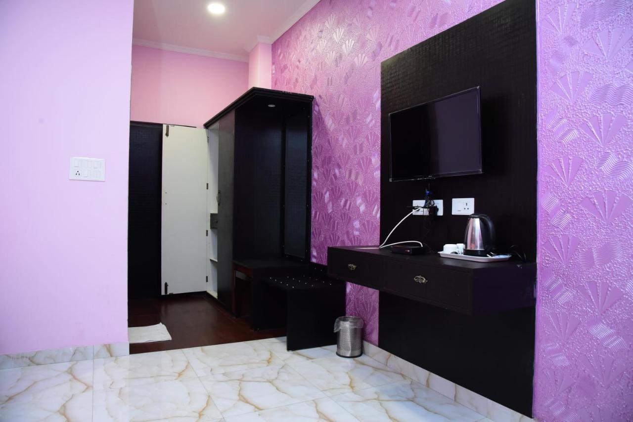 The Park Presidency Hotel Bareli Exterior foto