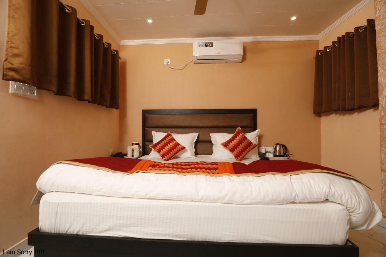 The Park Presidency Hotel Bareli Exterior foto